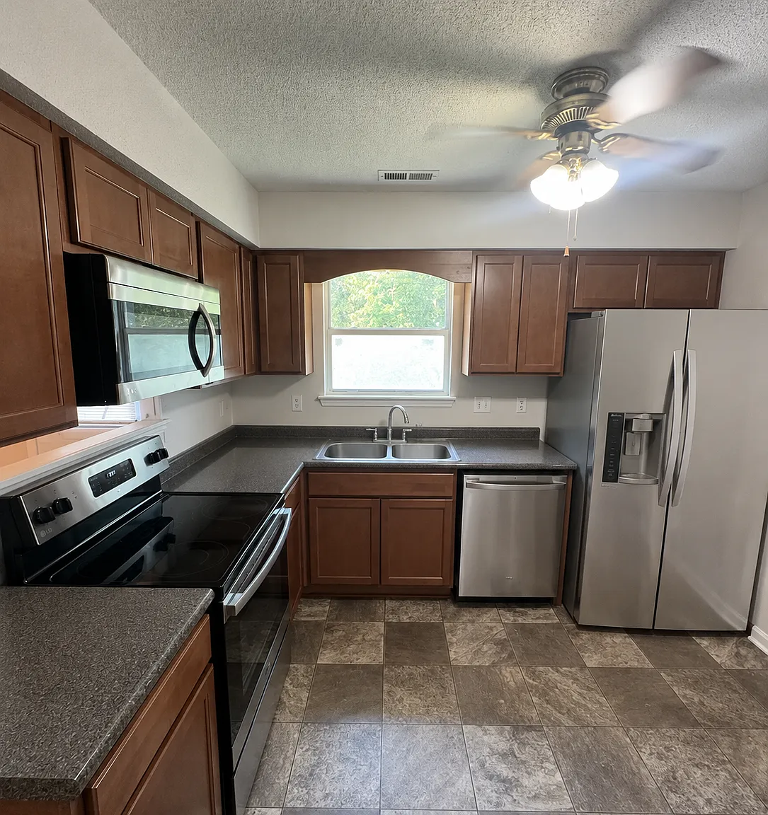 3 bed, 1.5 bath, 1341 sqft, $1,450 — Photo 3