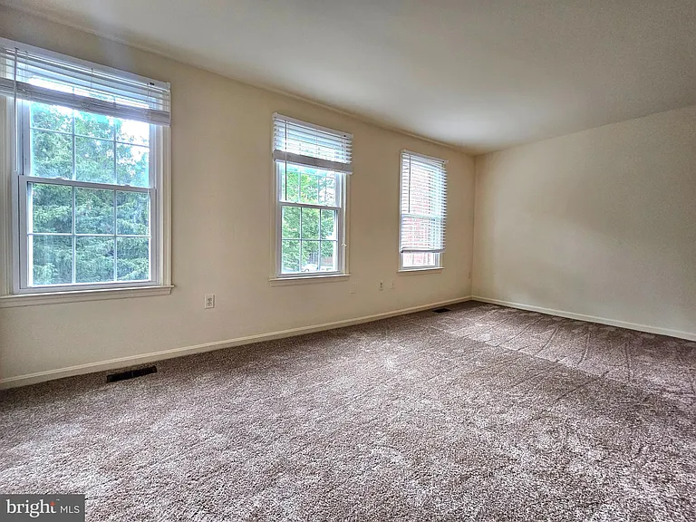 4802 Treasure Ct — Photo 13
