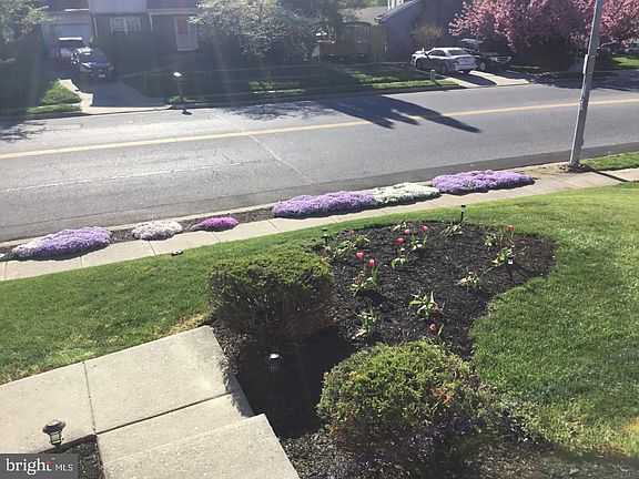 4th image of 9402 Seven Courts Dr