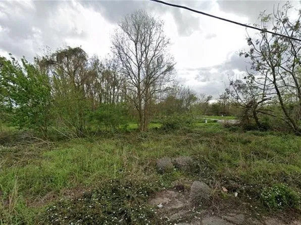 2749 Clouet St, New Orleans, LA 70126