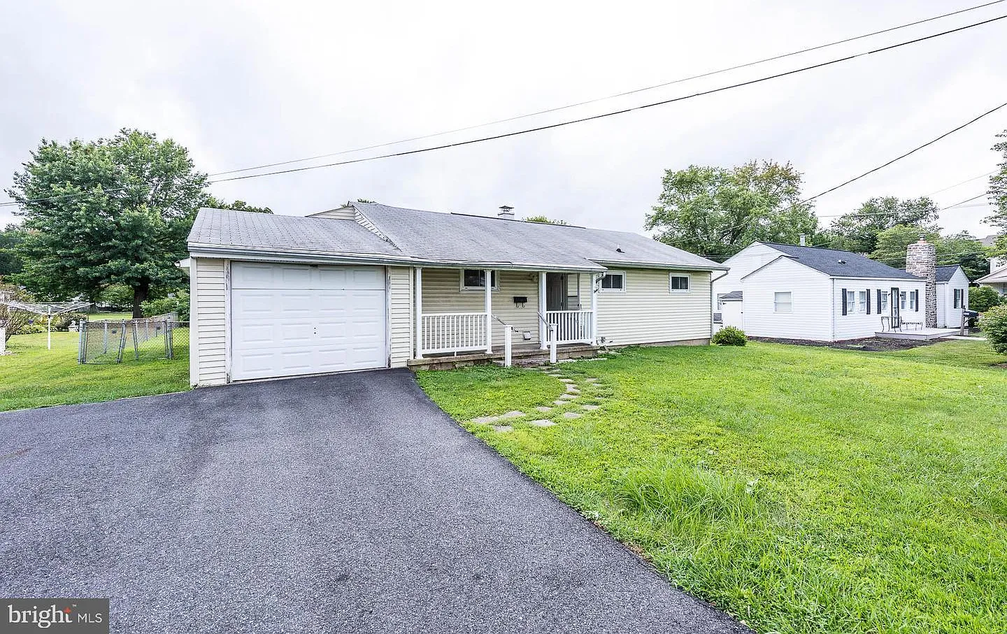 3 bed, 1370 sqft, $2,395 — Photo 3