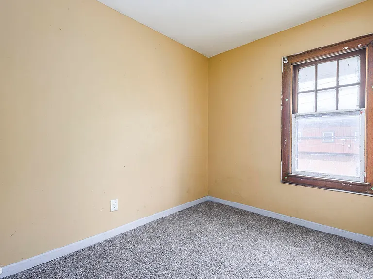 5421 Toledo St — Photo 33