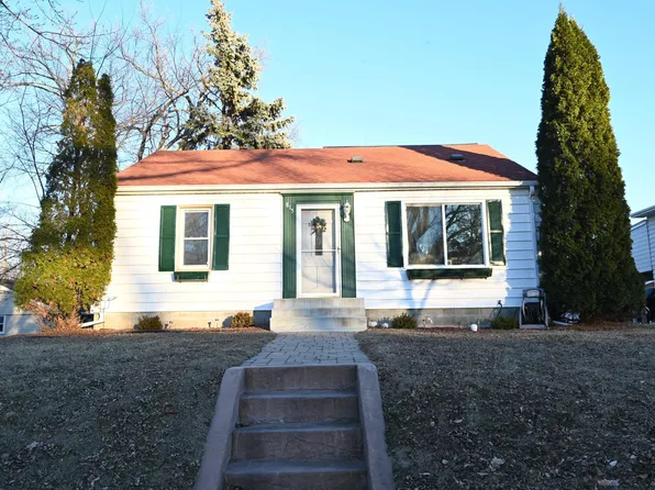 815 Sommerville St S, Shakopee, MN 55379