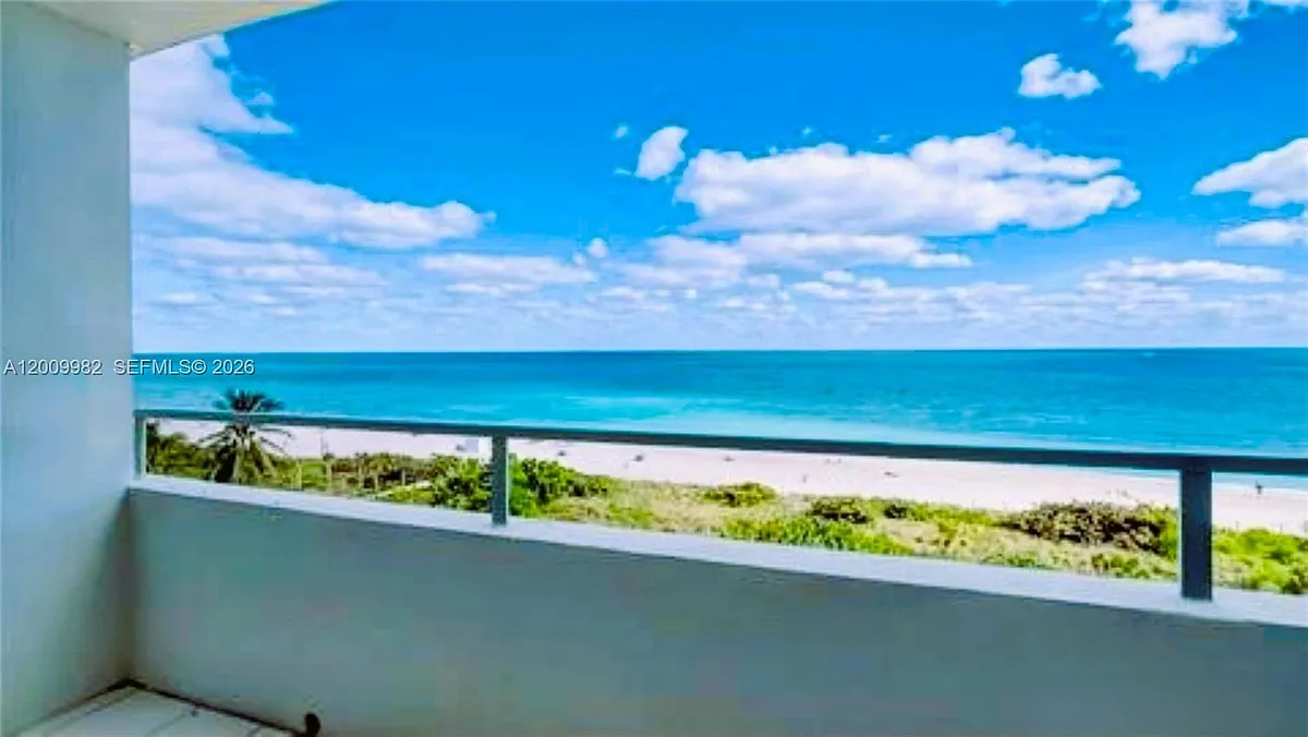 Building Photo - 5555 Collins Ave #7P