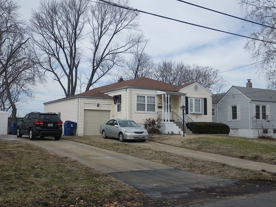 2nd image of 197 Saint Charles St