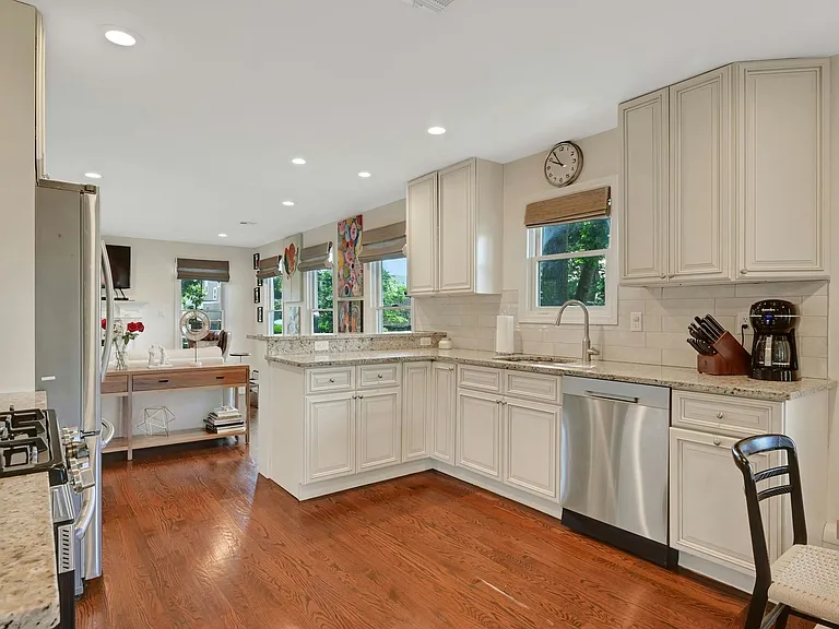 81 Riverview Ave — Photo 7