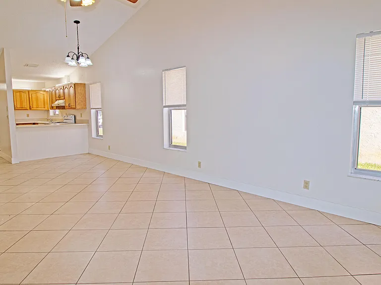 8883 SE Hobe Ridge Ave — Photo 15