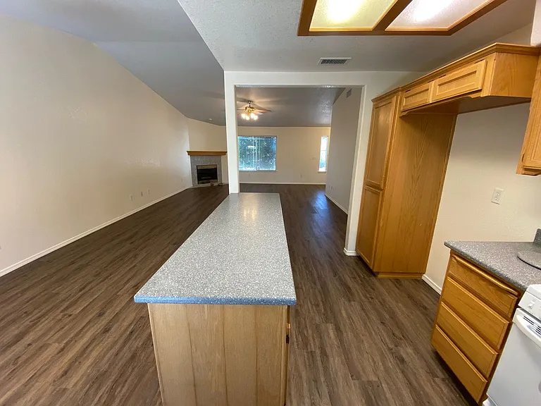 709 Creston Rd — Photo 13