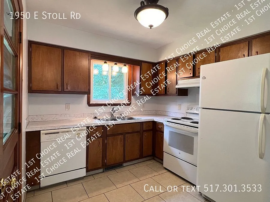 Great 3-Bdr 1-Bth Duplex W/ Garage In Dewitt Twp — Photo 4