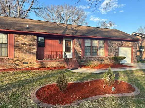 9 Lighthouse Dr, Goose Creek, SC 29445