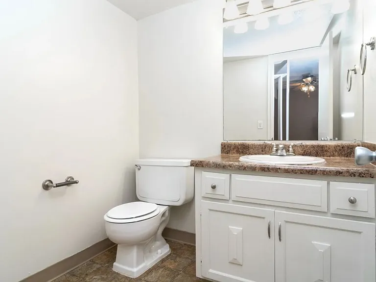Lake Forest Townhomes — Photo 11