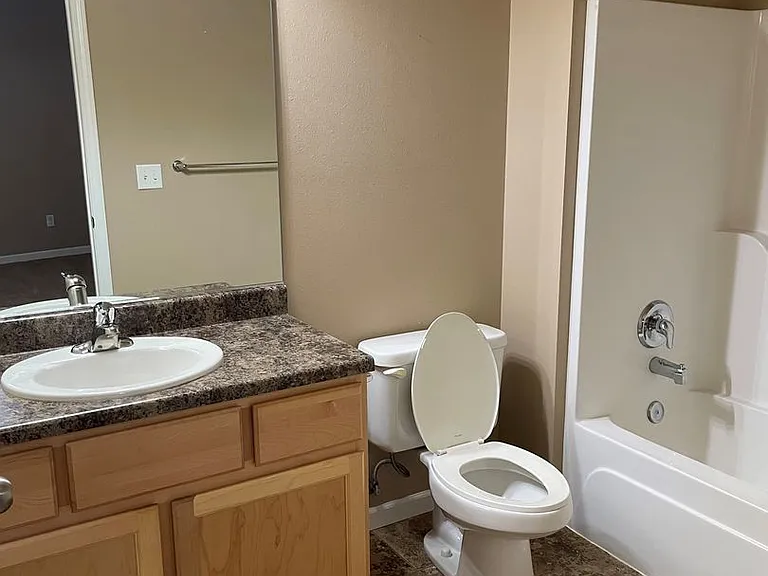 1105 Honeysuckle Dr #2 — Photo 1