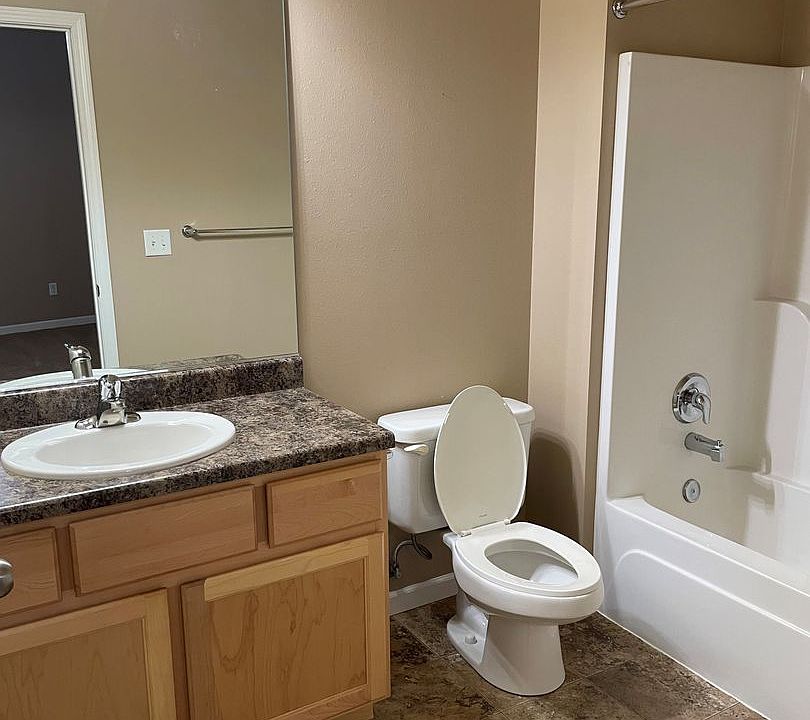 1st image of 1105 Honeysuckle Dr #2