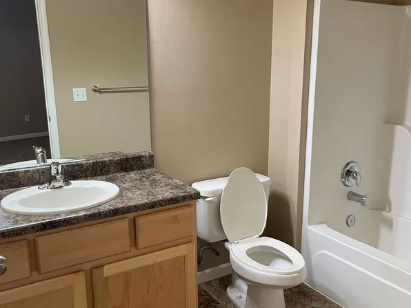 1105 Honeysuckle Dr #2, Harrisburg, SD 57032