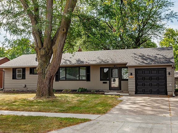 2nd image of 205 SE East Lawn Dr