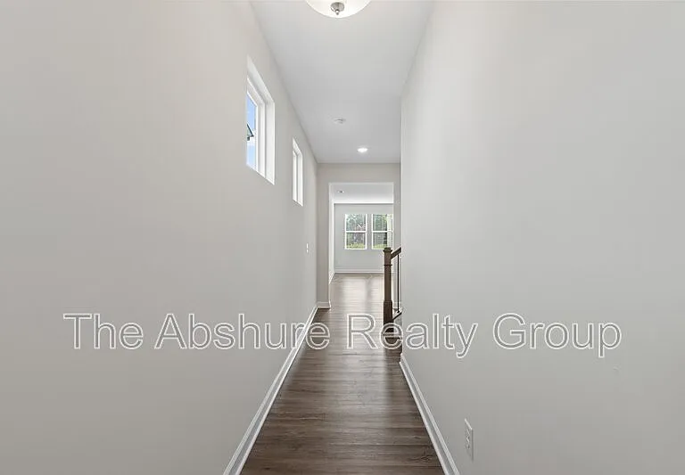 35 Village Edge Dr — Photo 7