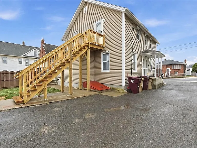 2 bed, 800 sqft, $1,600 — Photo 3