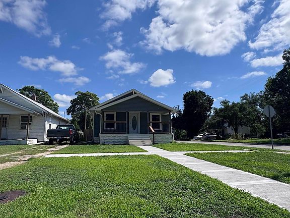 2nd image of 1001 E Avenue A