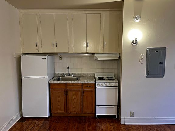 Apt #305 - Kitchenette