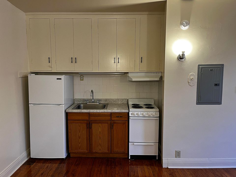 Apt #305 - Kitchenette