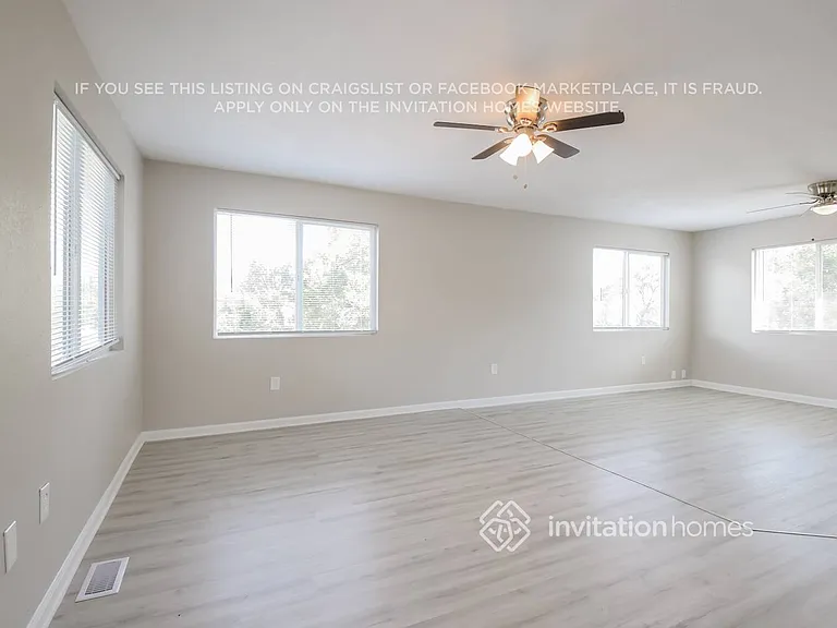 1850 W Mosier Pl — Photo 3