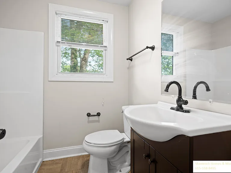 1235 Berwick Trl — Photo 11