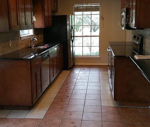 3rd image of 10013 Burgundy Ln