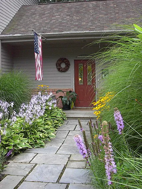100 Wildflower Ln photo 1