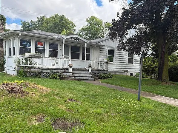 11744 Kenton Dr, Whitmore Lake, MI 48189