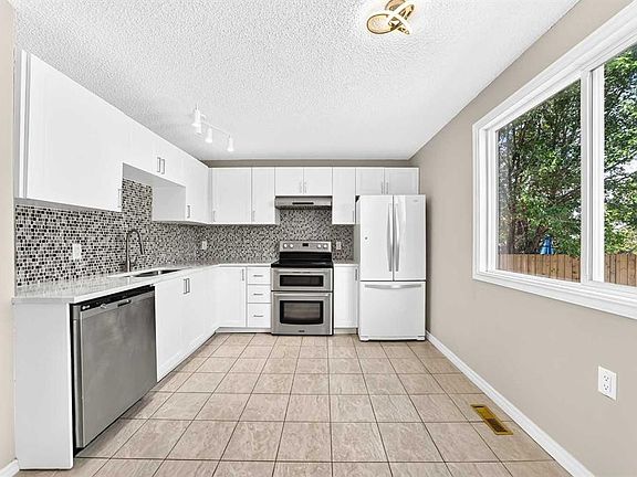 5th image of 171 Erin Woods Dr SE