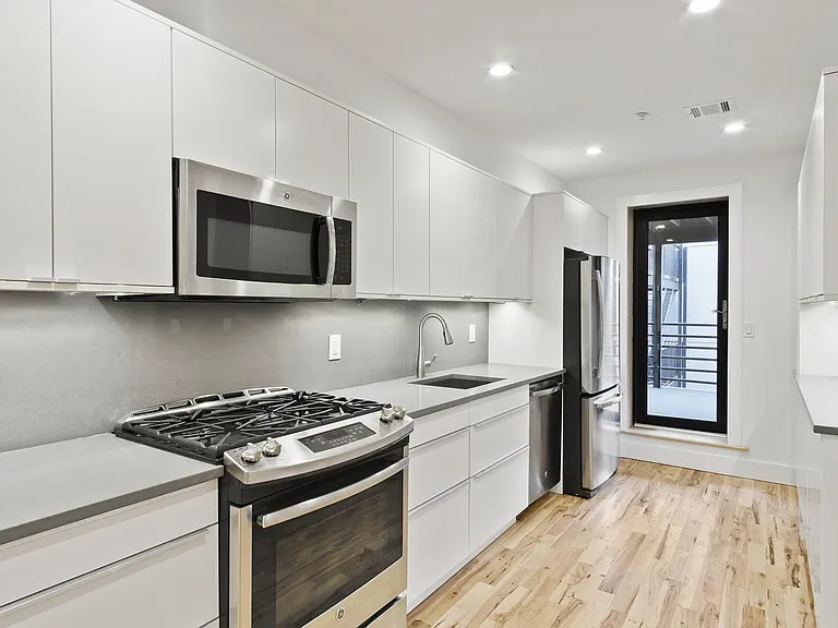 660 1st St #2 — Photo 4