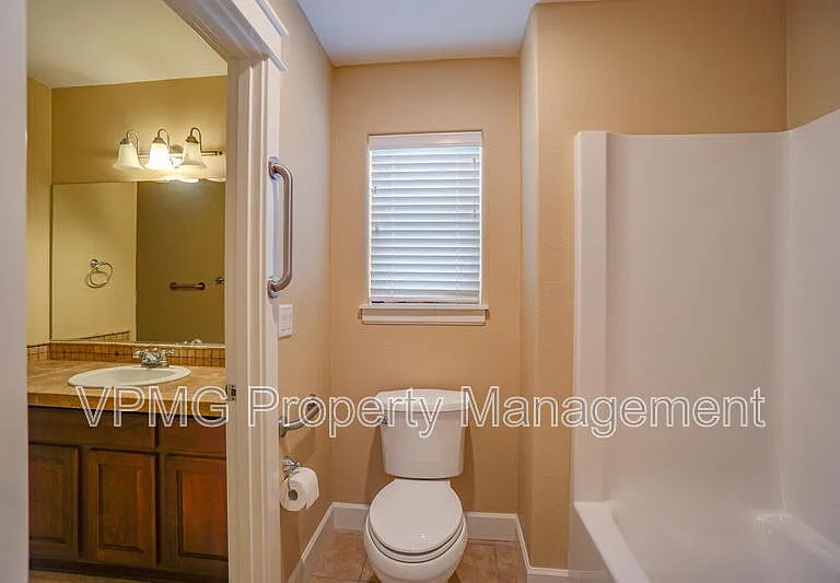 1403 SE 194th Pl — Photo 37