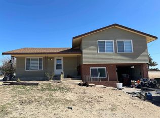 904 Sandy Hill Rd, Dodge City, KS 67801