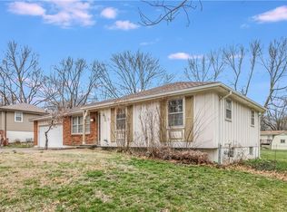 206 SW 20th Ter, Oak Grove, MO 64075