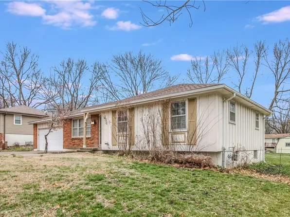 206 SW 20th Ter, Oak Grove, MO 64075