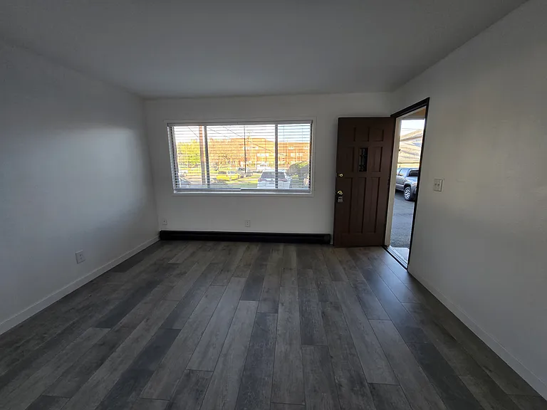 2815 E 6th St #1A — Photo 3