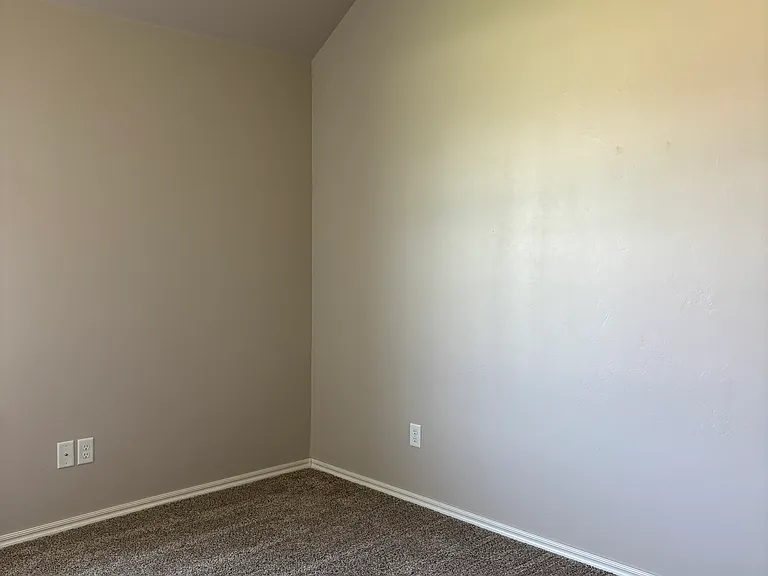 2209 E Grassland Ln — Photo 13