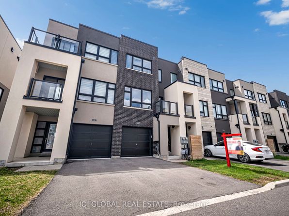 3089 Cherry Blossom Cmn, Burlington, ON L7M 2A9