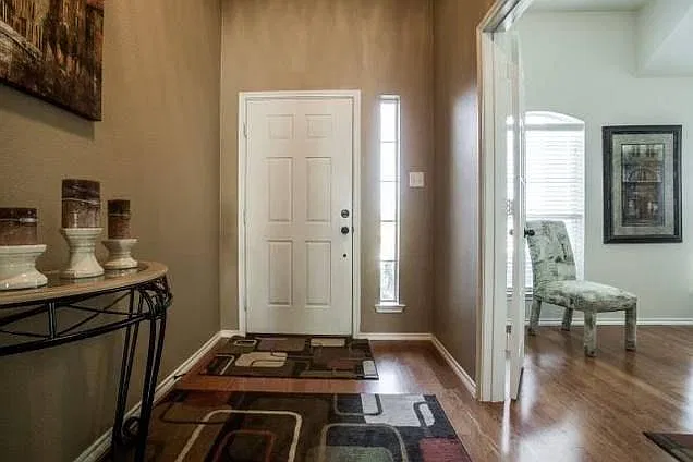 3 bed, 1884 sqft, $2,195 — Photo 3