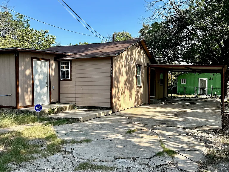 122 Collins Ct — Photo 1