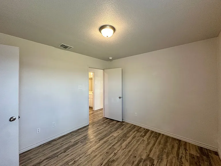 1825 Clovis Dr — Photo 13