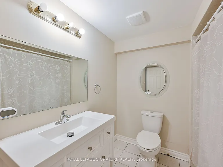 556 Farwell Cres #LOWER — Photo 27
