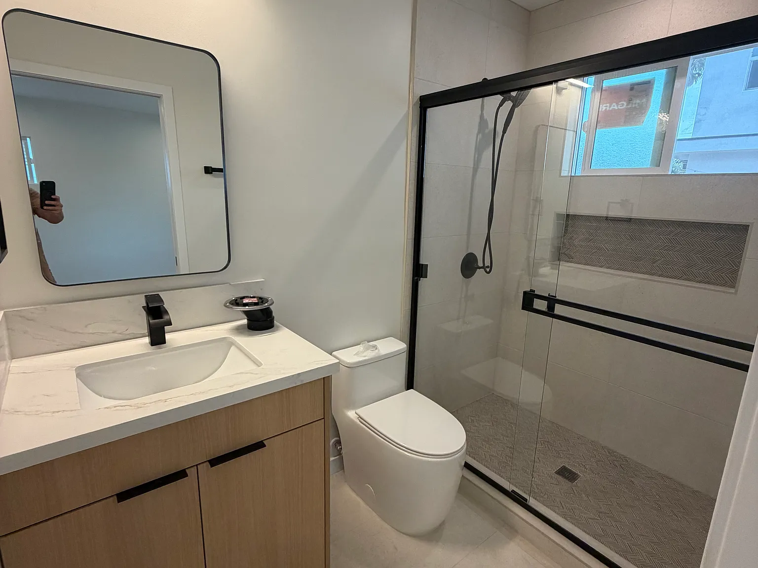 3 bed, 1150 sqft, $5,500 — Photo 3
