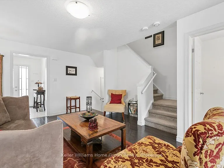 12 Ambrous Cres — Photo 8