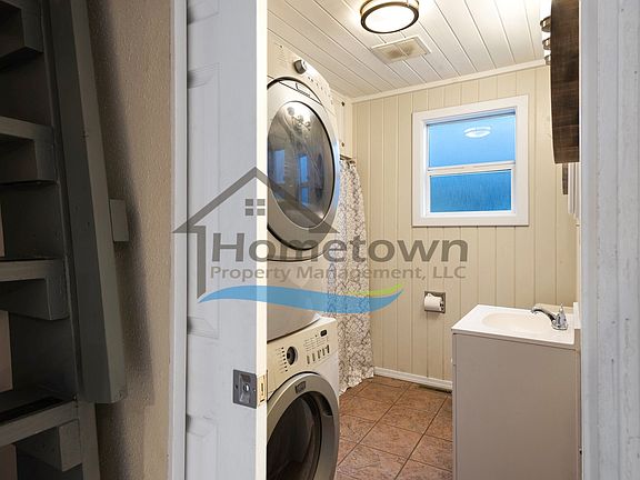 4th image of 220 W Mission Ave