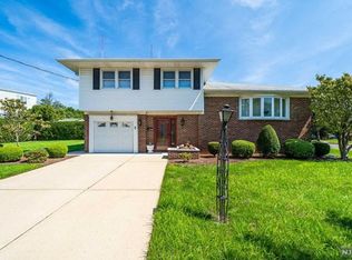 21 Gail Pl, Secaucus, NJ 07094