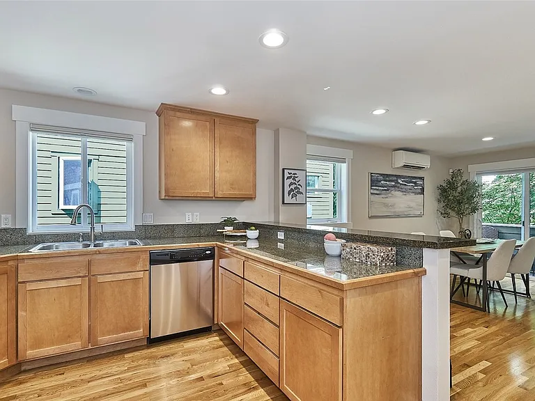 8552 Midvale Ave N #B — Photo 5