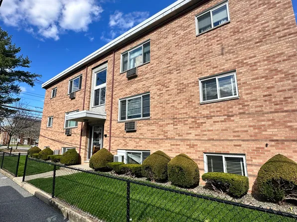 95 Grant St APT 5, Waltham, MA 02451