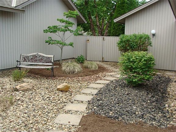 3rd image of 33195 Glenwood Ct