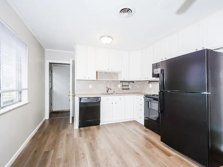 1145 Swallow Ln — Photo 5